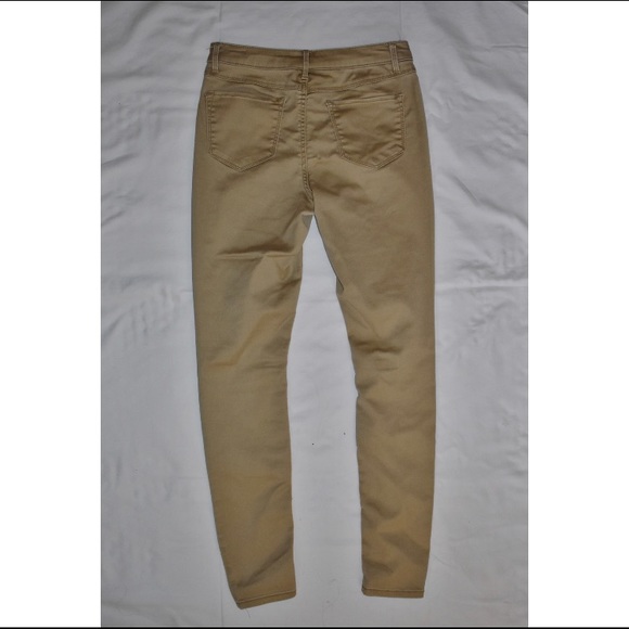 𝐒𝐎 𝐊𝐡𝐚𝐤𝐢 𝐆𝐢𝐫𝐥’𝐬 𝐉𝐞𝐠𝐠𝐢𝐧𝐠𝐬 - Picture 2 of 4